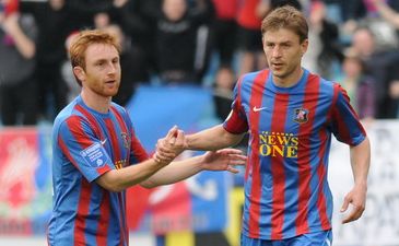 Шацких принимает поздравления после гола Карпатам, фото Илья Хохлов, Football.ua