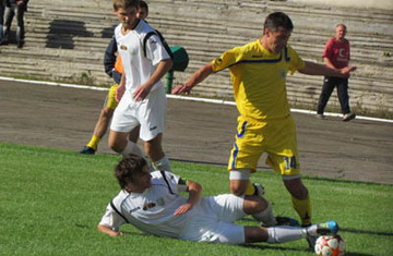 Крипак против Конюшенко. Один уже тренер, другой – теперь в Оболони. Фото vp.donetsk.ua