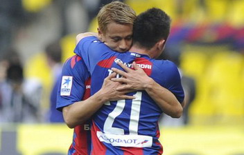 Хонда и Тошич радуются важной победе, sport-express.ru