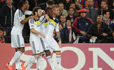 Мата в окружении партнеров, Getty Images