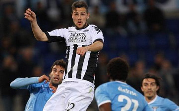 Маттиа Дестро в матче протbв Лацио, Getty images