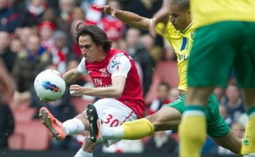 Бенаюн открывает счет, AP