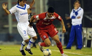 Эрнандес убегает от Папы, фото Telam