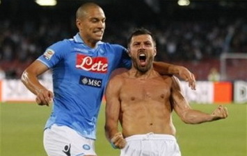 Инлер поздравляет Доссену с дублем, AP