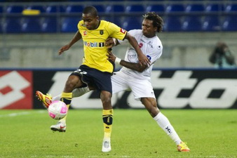 Сендрик Бакамбу (слева), sports.yahoo.com