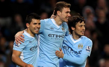 Джеко в окружении Силвы и Агуэро, Getty images