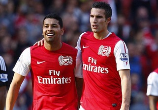 Андре Сантос и ван Перси, dailyfootballnews.org