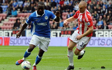 Виктор Мозес слева, Getty images