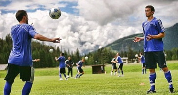 Р. Еременко (справа) может сыграть против бывших одноклубников, fcdynamo.kiev.ua