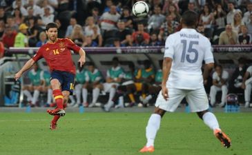 Хаби Алонсо и Малуда, фото Д. Неймырка, Football.ua