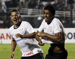 Паулиньо (справа), Action Images