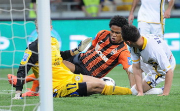 Луис Адриано открыл счет © Илья Хохлов