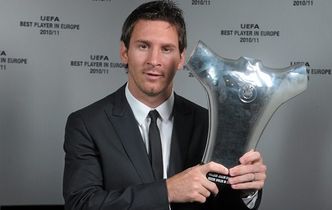 Лео Месси с трофеем, фото uefa.com