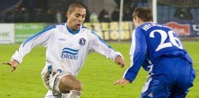 Одна из главных дуэлей матча - Давидсон против Несмачного, фото fcdnipro.dp.ua