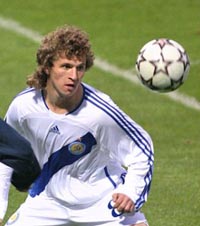 Алиев гипнотизирует мяч, fcdynamo.kiev.ua