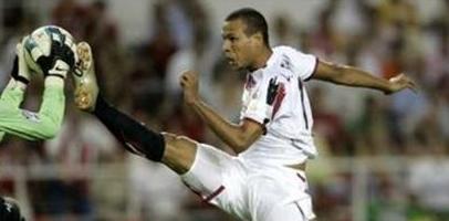 В бреющем полете Луис Фабиано, фото Reuters