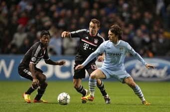 Алаба и Рапфинья ведут борьбу против Давида Силвы, фото Getty Images