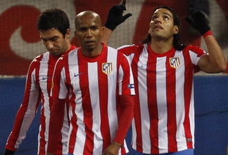 Пауло Ассунсао в центре, Reuters