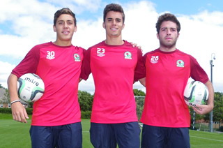 Трио португальских юношей, rovers.co.uk