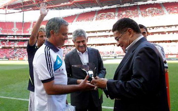 Моуриньо и Эйсебио перед матчем с Бенфикой, realmadrid.com