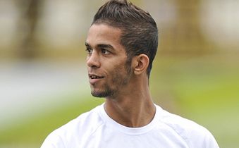 Мехди Карсела-Гонсалес, фото fc-anji.ru