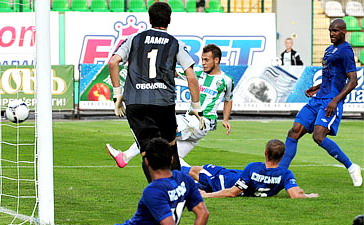 Ксенз открывает счет, fckarpaty.lviv.ua