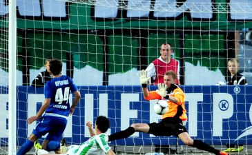 Один из многих сэйвов Богатинова, фото fckarpaty.lviv.ua