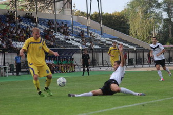В прошлом туре отличная игра А.Скарлоша (слева) в Ахтырке помогла ему стать Игроком тура в первой лиге, фото ФК Нафтовик-Укрнафта., fcnaftovyk.com.ua