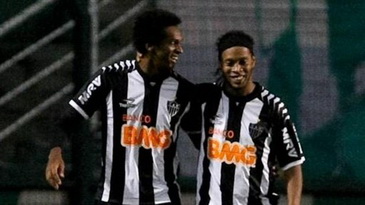 Роналдиньо (справа), Eurosport