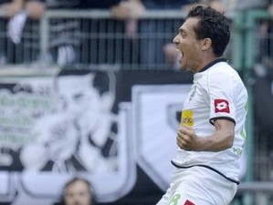 Аранго празднует забитый гол со штрафного, Getty Images