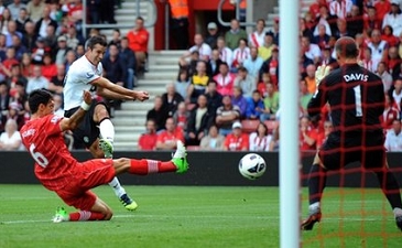 Первый гол Ван Перси, Getty Images