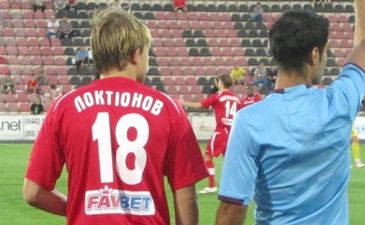 А дальше будет гол, фото Артема Цыганенко, ФК Сталь. 