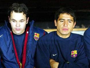 Андрес Иньеста и Хуан Роман Рикельме