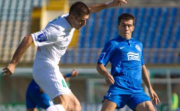 Кравченко (справа) в игре, фото fcdnipro.ua