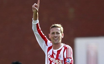 Питер Крауч открыл счет в матче, bbc.co.uk