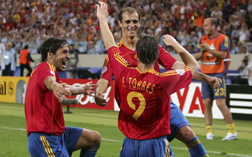 Перниа в окружении Рауля и Торреса, Getty images