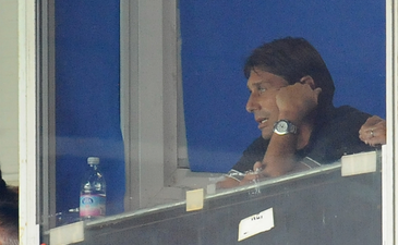 Антонио Конте наблюдает за игрой своей команды, Getty Images