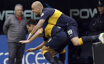 Сантьяго Сильва и Хуан Санчес-Миньо на фоне Америко Гальего, ole.com.ar