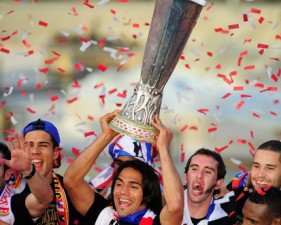 С кубком в руках, Getty Images