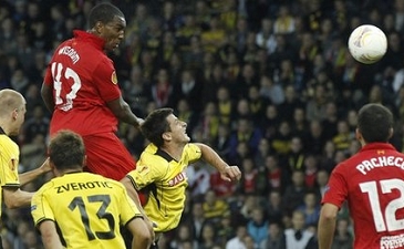 Уисдом забивает свой первый мяч, bbc.co.uk