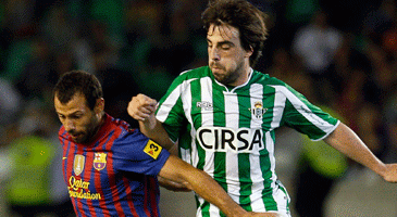 Беньят против Маскерано, фото football-espana.net