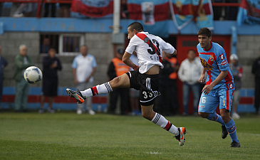 Забивает Карлос Луна