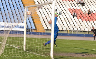 Гол Давыдова снова обнулил борьбу за лидерство, mfc.mk.ua