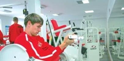 Егор Титов за работой в тренажерном зале, фото futbol-1960.ru