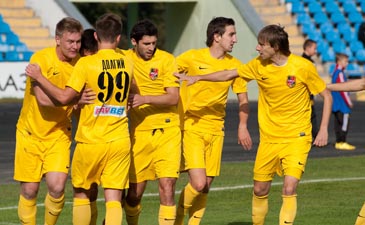 Игроки Буковины празднуют гол Платона, fcbukovyna.com