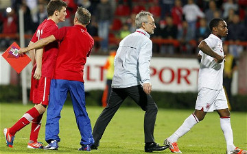 Дэнни Роуз в гневе покидает поле, AP