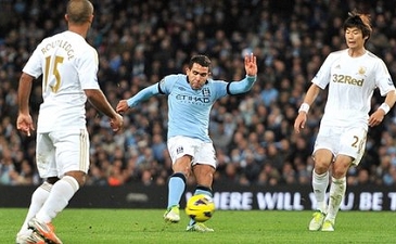 Карлос Тевес забивает единственный мяч, bbc.co.uk