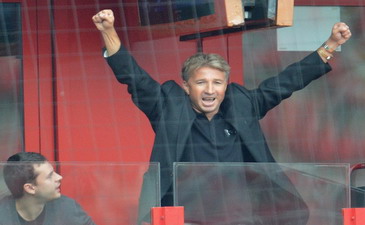 Радость главного тренера, фото:РИА новости