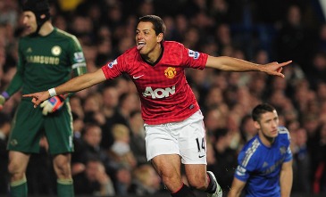 Чичарито празднует гол в ворота Челси, skysports.com