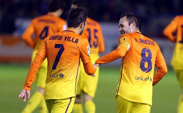 Барселона празднует первый гол Вильи, fcbarcelona.com